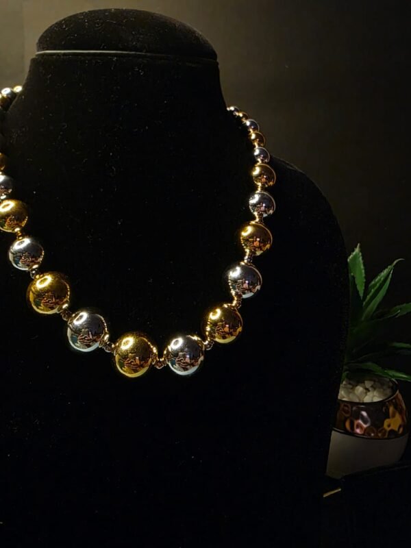 Gild toned Neckpiece