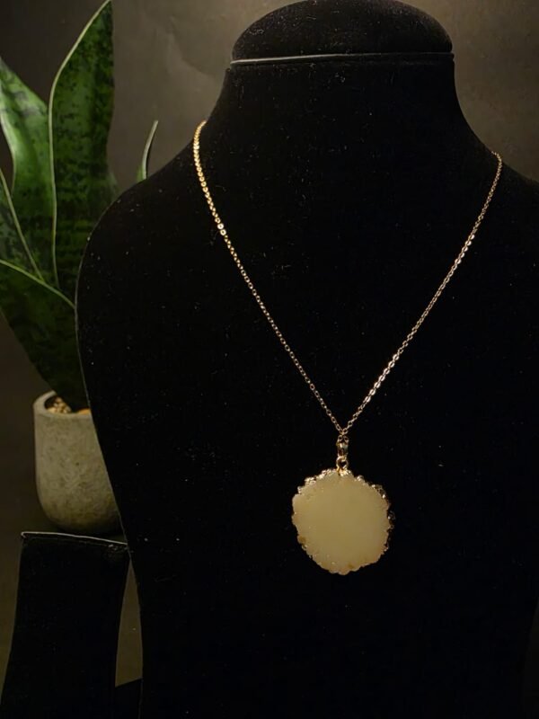 Raw Real Radiant Chain